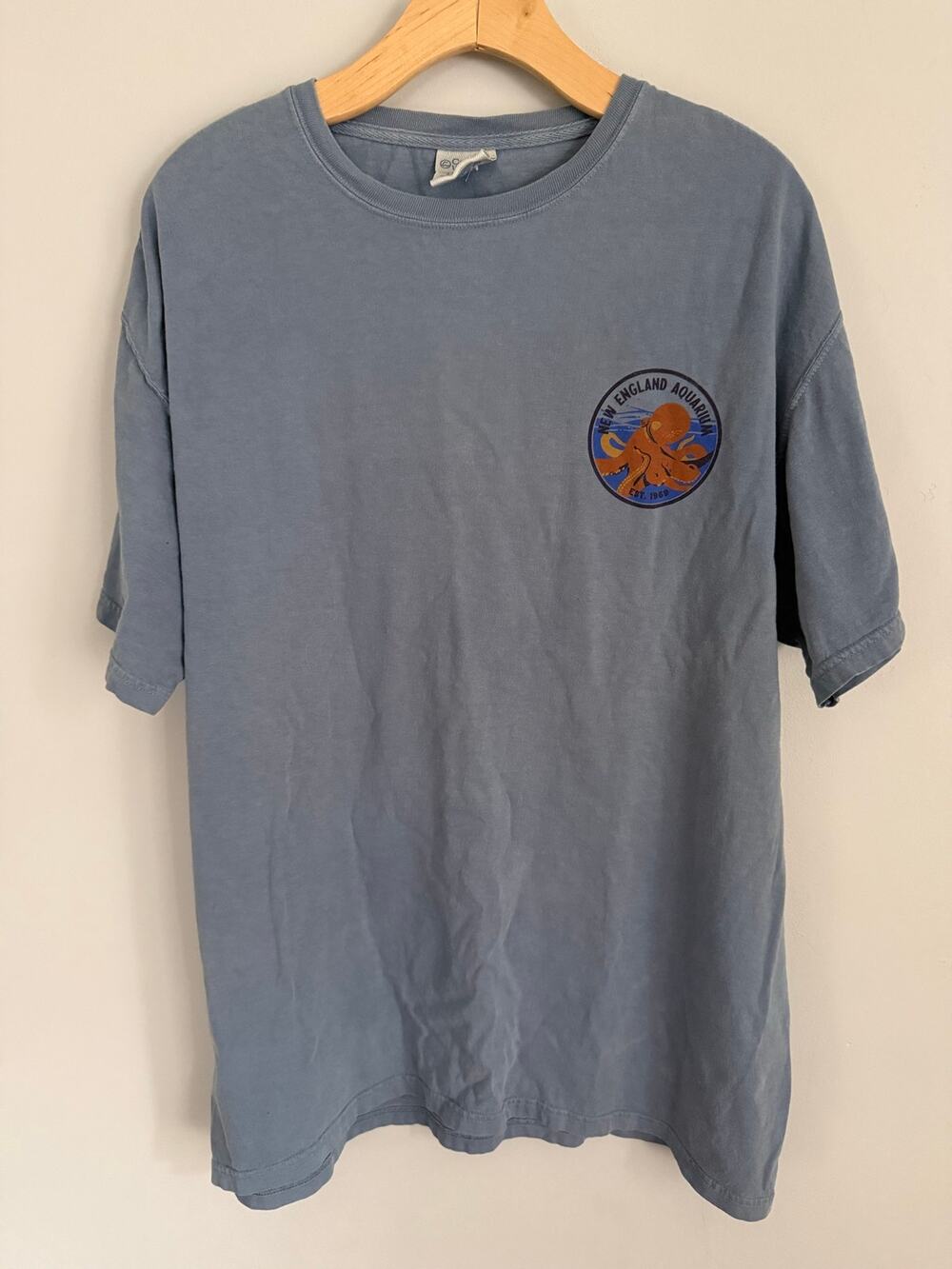 Blue Short Sleeve T-shirt, New England Aquarium orange octopus, size large